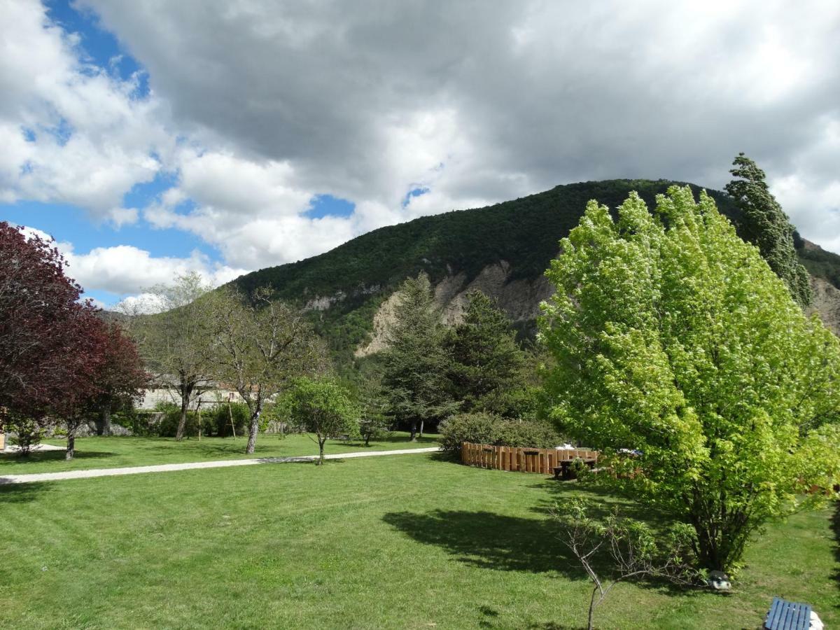 Villa La Roulotte Châtillon-en-Diois Exterior foto