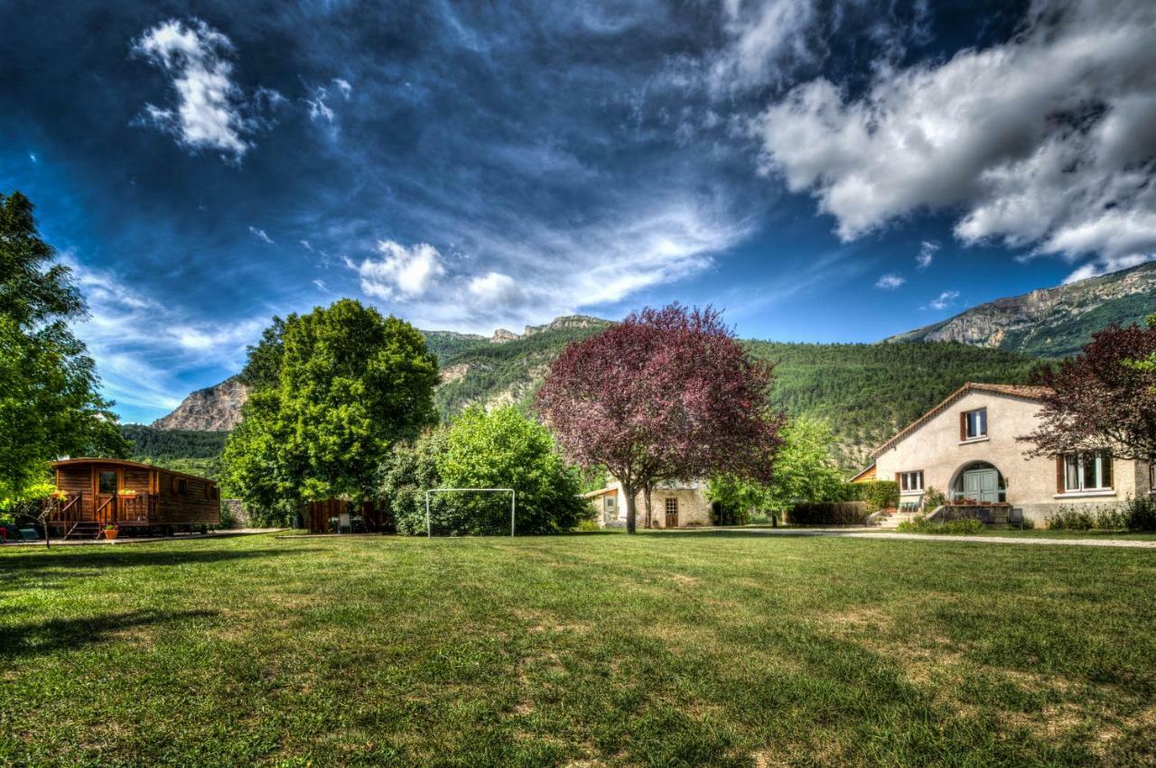 Villa La Roulotte Châtillon-en-Diois Exterior foto